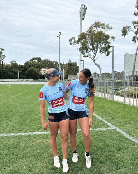 Touch Rugby Aesthetic, Women’s Rugby, Rugby Girl Aesthetic, Rugby Aesthetic Girl, Rugby Player Aesthetic, Rugby Photos, Rugby Aesthetic, Footy Games, Touch Rugby