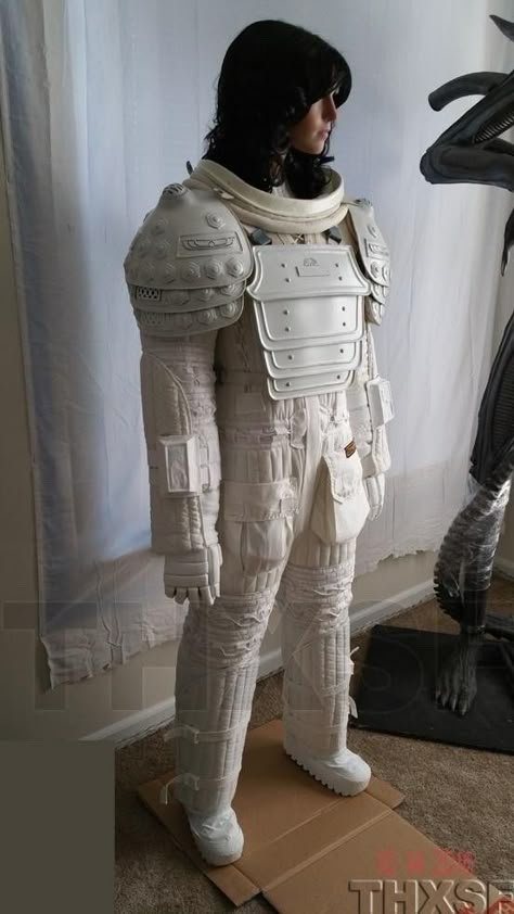 Astronaut Fashion, Sci Fi Clothing, Costume Armour, Space Suits, Space Suit, Ex Machina, Armor Concept, Suit Designs, Pose Reference Photo