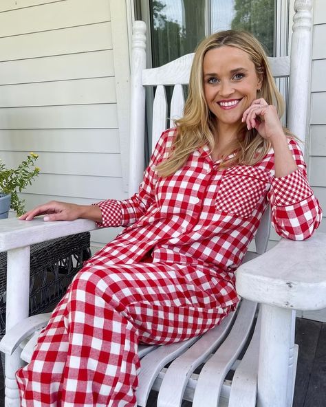 Reese Witherspoon Christmas, Reese Witherspoon Outfits, Reese Witherspoon House, Reese Witherspoon Instagram, Reese Witherspoon Book Club, Most Beautiful Photos, Moccasin Pattern, Christmas Pjs, Draper James