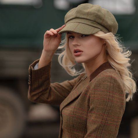 All dressed up in tweed.  Our bakerboy hat is the perfect accompaniment to a country outfit.  Quality mixed with trend driven style.… Newsboy Hat Outfit Women, Bakerboy Hat Outfit, Newsboy Hat Outfit, Bakerboy Hat, Country Outfit, Newsboy Hat, Street Smart, News Boy Hat, Outfits With Hats