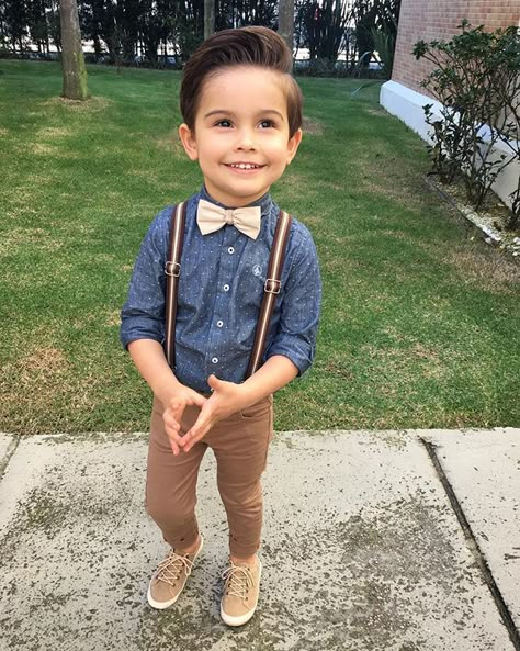 Niño moda Baby Boy Dressing Style, Easter Boy Outfits, Ootd Kids Boys Outfit, Kids Fashion Boy Outfits, Toddler Suspender Outfit, Todlers Pictures Cute Boy, Toddler Suspender Outfit Boy, Picture Day Outfits, Baby Mode