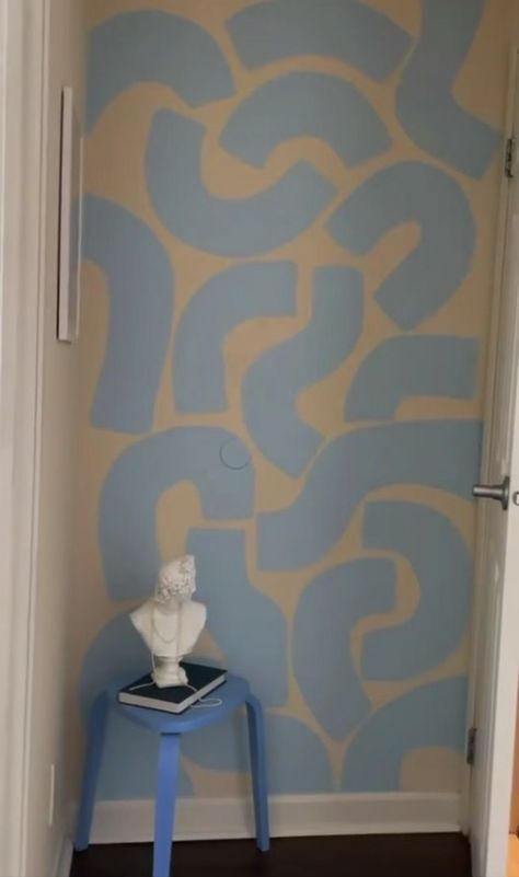 Fun Wall Ideas Paint, Wall Squiggle Design, Staggered Art On Wall, Ceiling Paint Ideas Murals, Paint Mural Wall, Squiggle Mural, Wavy Wall Paint, Painted Wall Design Aesthetic, Interior Mural Ideas