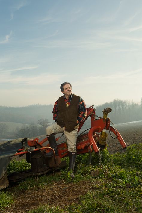 Winemaker Portrait, Gifts For Construction Workers, Agriculture Photography, Agriculture Design, Italy Vibes, Portraiture Photography, Farm Lifestyle, Environmental Portraits, Photo Food