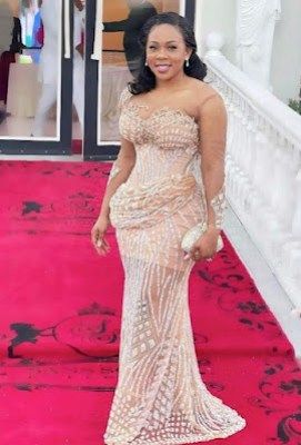 Sugar Lace Styles, Lace Gown Styles For Naming Ceremony, Sugar Lace Dress Styles, Latest Dinner Gown Styles, Nigerian Lace Styles Dress For Pregnant Women, Lace Gown Styles For Pregnant Women, Dress For Bride Sister, Asoebi Lace Styles For Pregnant Women, Latest Lace Gown Styles For Pregnant Women