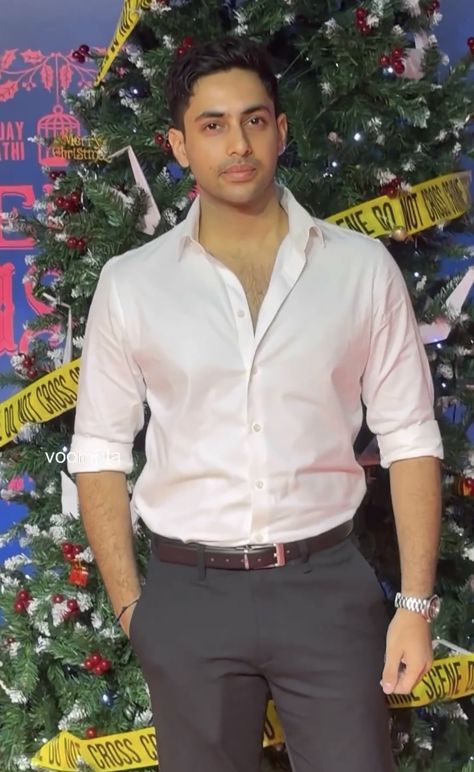 Agastya Nanda, The Archies, Mens World, Men's Outfits, Bollywood Stars, Cover Pages, Sketch Book, Actors, Mens Outfits