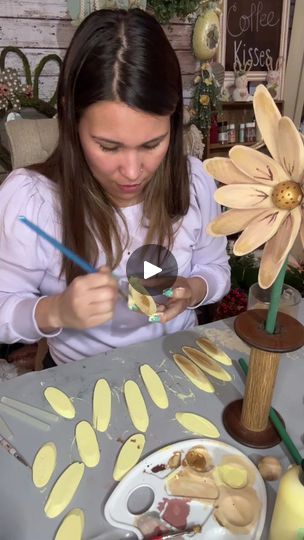 Let’s make a driftwood chip and Wooden spoon flower 🌺 🤩   #handmade #crafting #becreative #woodart | By Cold Coffee KissesFacebook Sunflower Crafts, Flower Handmade, Country Crafts, Spoon Flower, Cold Coffee, Wooden Spoon, Summer Diy, Wooden Spoons, Wreath Decor