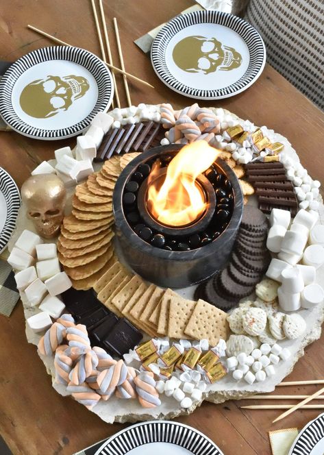 Smores Dessert Table, Table Top Smores Bar, S’mores Charcuterie Table, Table Top Smores Diy Fire, Smores Charcuterie Board With Fire, Smores Charcuterie Board Ideas, S’mores Table, Smores Board Ideas, Table Top Smores