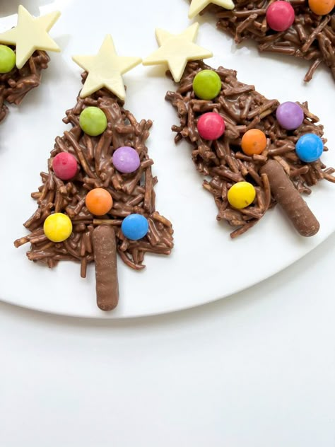 Xmas Pudding, Christmas Tree Shape, Chocolate Tree, Christmas Buffet, Easy Christmas Treats, Christmas Baking Recipes, Christmas Biscuits, Christmas Food Gifts, Busy Mum