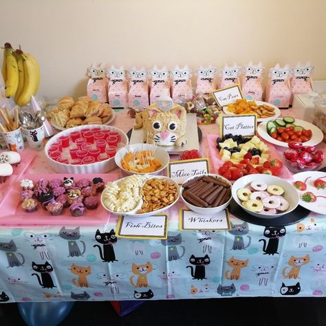 Nyan Cat Birthday Party Ideas, Cat Theme Party Food, Cat Themed Snacks, Cat Themed Birthday Party Food, Kitten Birthday Party Ideas, Cat Themed Food, Cat Lady Birthday, Cat Bday, Kitten Birthday Party