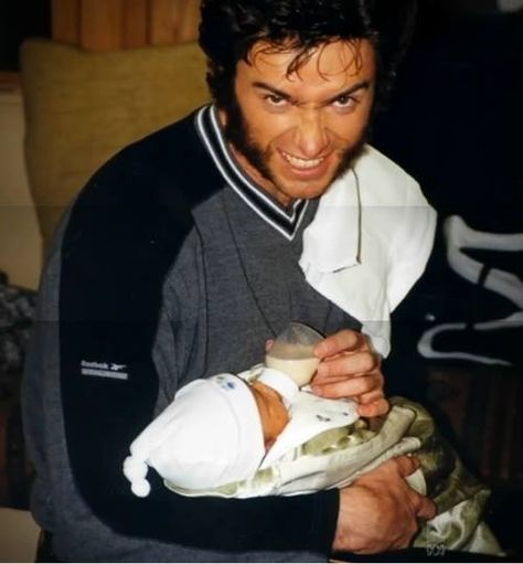 Wolverine is a daddy X Men Bts, Hugh Jackman Boyfriend Material, Hugh Jackman 2000s, Young Wolverine, Wolverine Silly Pfp, Wolverine Reaction Pic, Young Hugh Jackman, Wolverine Funny, Wolverine Pfp