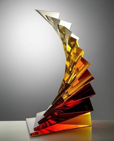 Acrylic Sculpture Artworks, Geometric Architecture Design, Triangular Architecture, Glass Sculpture Art, Stained Glass Sculpture, Glass Architecture, Acrylic Vase, Trophy Design, Geometric Sculpture