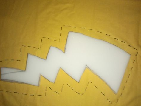 pikachu tail diy Pikachu Costume Diy, Pikachu Halloween Costume, Pikachu Tail, Pikachu Halloween, Pikachu Costume, Pokemon Costumes, Halloween Baskets, Halloween Potions, Adornos Halloween