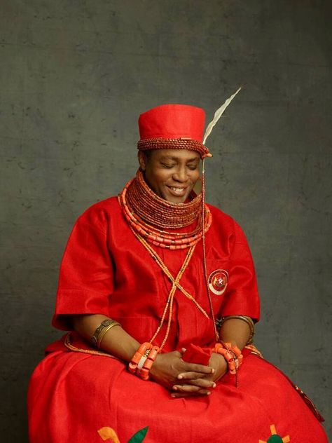 Oba Of Benin, Ewuare, His Wives And Children In Cute Family Photo - Culture - Nigeria Oba Of Benin, Cute Family Photos, Benin City, Black Royalty, African Dance, African Royalty, African People, African History, Hollywood Fashion