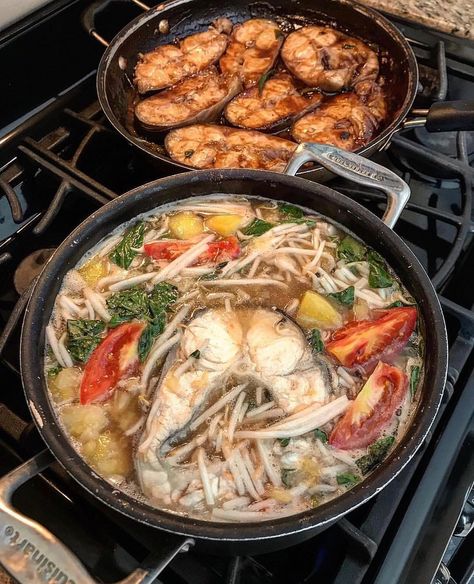 Sweet and Sour Fish Soup and Caramelized Fish ↔️Canh Chua, Cá Kho Tộ ! 📷@maivietchef 📚"Canh chua” (literally "sour soup") is indigenous to… Ca Kho To, Sour Fish Soup, Sweet And Sour Fish, Canh Chua, Easy Cook, Fish Soup, Sour Soup, Asian Foods, Sweet And Sour