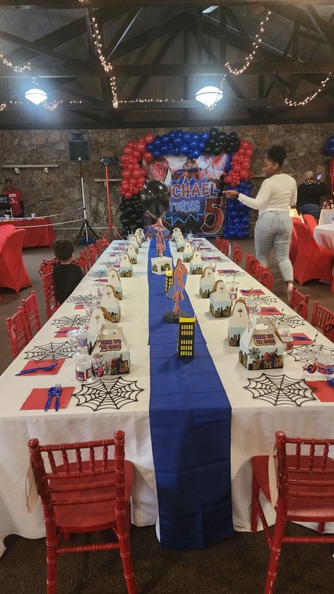 Spider Man Birthday Table Decorations, Spider Man Themed Birthday Party Ideas, Spiderman Party Table Decor, Spiderman Birthday Table Decor, Spider-man Themed Sweet 16, Spiderman 16th Birthday Party, Spider Man Candy Table, Spider Man Table Decorations, Spider Man Table Center Piece