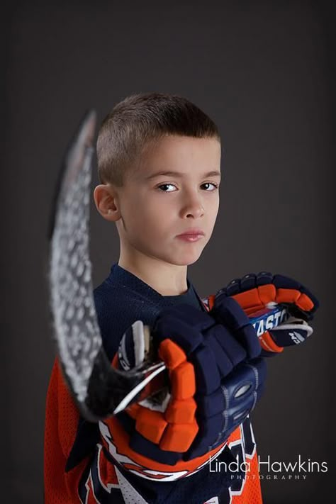 Doing a little hockey card submission inbetween Teams and Practice for Mom!#hockeyfanpics From William Hawkins Hockey Family Pictures, Family Hockey Photo Ideas, Hockey Portrait Poses, Hockey Pictures Ideas, Hockey Photoshoot Ideas, Hockey Photoshoot, Team Photo Ideas, Hockey Portraits, Hockey Poses