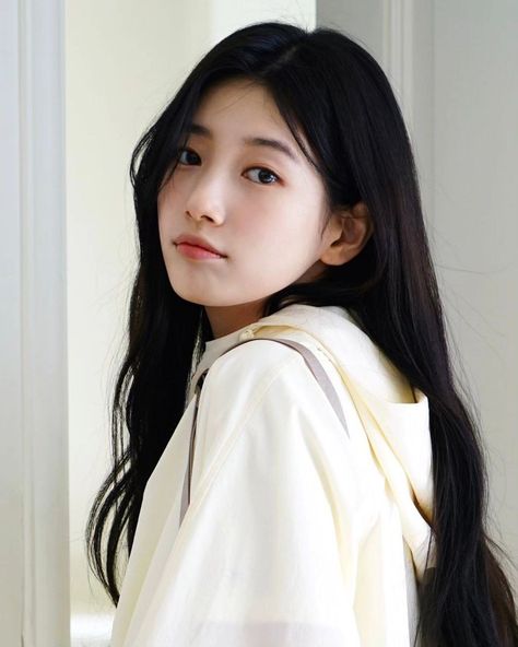 Spring In Seoul, Bea Suzy, Suzy Bae, Bts 8th Member, Love Series, Bae Suzy, Korean Actresses, Rare Photos, Character Portraits