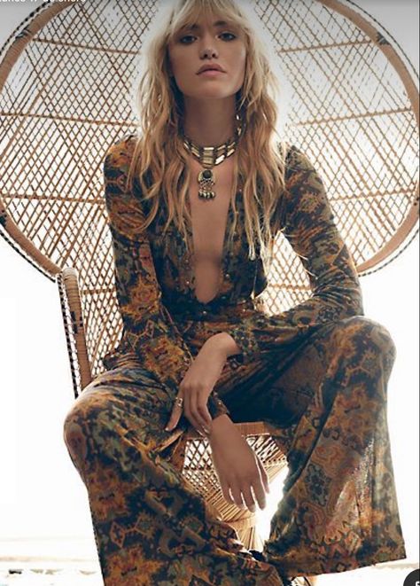 Look Hippie Chic, Hippie Rock, Look Boho Chic, Estilo Hippy, Fashion 70s, Mode Hippie, 70s Inspired Fashion, Winter Fashion Outfits Casual, Estilo Hippie