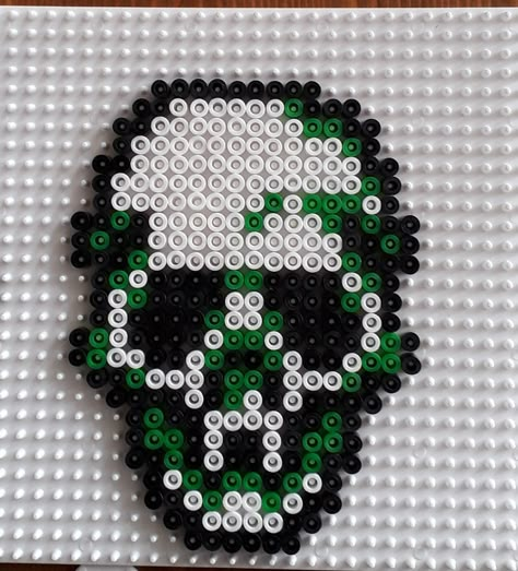 Gothic Perler Beads, Black And White Perler Bead Patterns, Skeleton Perler Bead Patterns, Spooky Perler Beads, Creepy Perler Bead Patterns, Spooky Perler Bead Patterns, Skull Perler, Hamma Beads Ideas, Beads Candy