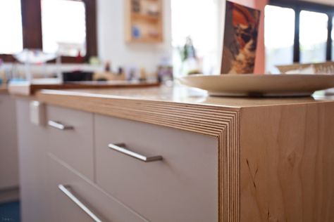 MAXI Plywood congratulates the design and joinery team at Wheelers Quality Cabinets in finding and highlighting the innovative visual beauty of MAXI Birch Plywood in their stunningly clever kitchen refit of an inner Melbourne period home. Plywood Joinery, Plywood Bench, Birch Kitchen, Container Interior, Plywood Countertop, White Plywood, Plywood Edge, Plywood Design, Plywood Kitchen