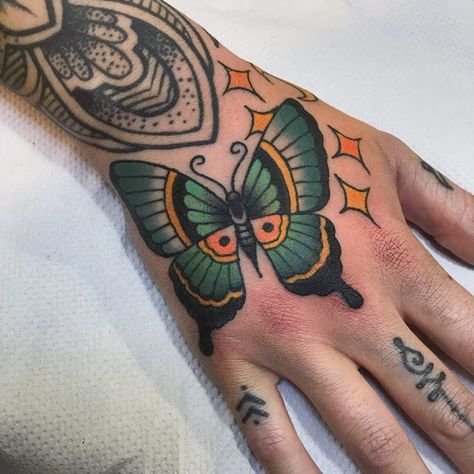 Western Butterfly Tattoo, Traditional Moth Tattoo, Wings Insect, Traditional Butterfly Tattoo, Traditional Hand Tattoo, Borboleta Tattoo, Traditional Butterfly, Butterfly Hand Tattoo, Traditional Tattoo Inspiration