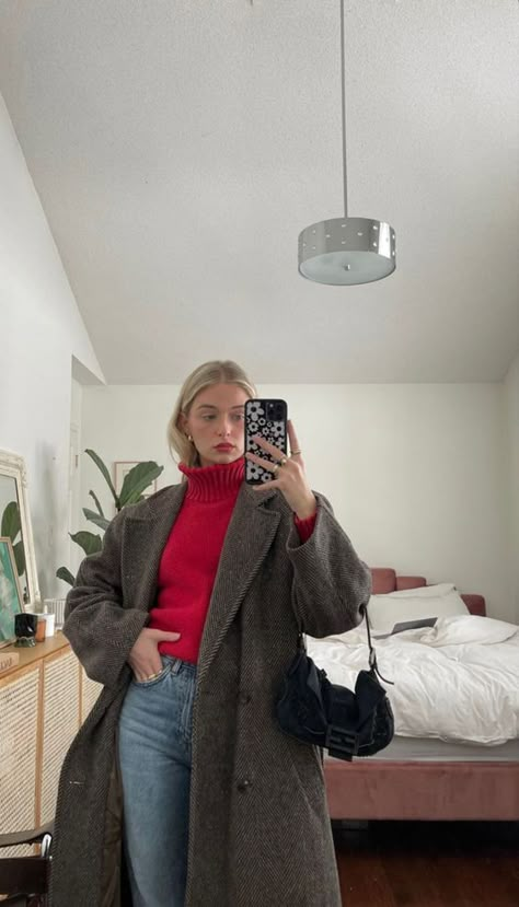 @briidgetbrown #fashion #aesthetic #2023 Red Sweater Outfit, Nyc Winter Outfits, How To Have Style, Nyc Winter, Look Adidas, Estilo Indie, Skandinavian Fashion, Europe Outfits, Uni Outfits