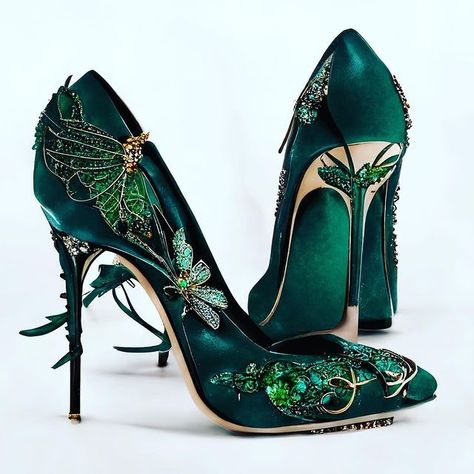 Black And Green Heels, Green Bridal Heels, Green Heels Aesthetic, Green Prom Shoes, Vine Heels, Emerald Heels, Dark Green Heels, Wicked Premiere, Decorative Shoes