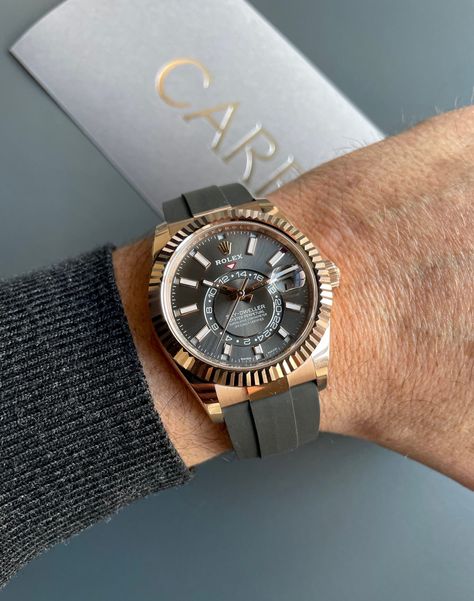 Rolex Sky Dweller Gold, Rolex Sky Dweller, Rolex Collection, Funny Watch, Mens Luxury Lifestyle, Sky Dweller, Movado Watch, Mens Fashion Wear, Gold Rolex