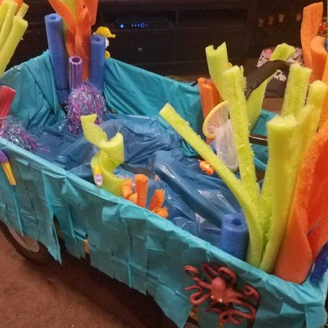 Under the sea wagon Under The Sea Toddler Costume, Ocean Wagon Halloween, Under The Sea Halloween Costumes Family, Nemo Wagon Costume, Under The Sea Wagon Decorations, Mermaid Wagon Halloween, Under The Sea Wagon Float, Mermaid Wagon Float, Wagon Parade Float Ideas Kids