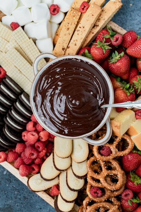 Chocolate Fondue Bar, Melt Chocolate For Dipping, Fondue Bar, Dessert Fondue, Chocolate Fondue Recipe, Fondue Night, Dessert Charcuterie Board, Board Night, Fondue Recipe