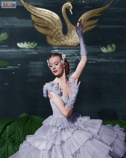 Moira Shearer, Baba Jaga, Ballerina Party, Swan Lake, Art Poses, Hollywood Celebrities, Black Swan, Formal Style, Firebird