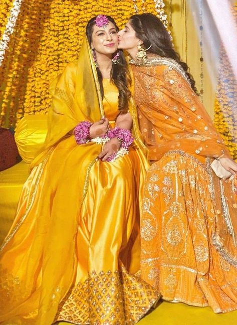 Haldi Ceremony Outfit Pakistani, Indian Wedding Saree Collection, Bridal Dress 2023, Haldi Poses For Bride, Haldi Poses, Wedding Dresses Designs, Mehandi Dress, Mayon Dresses, Haldi Photoshoot