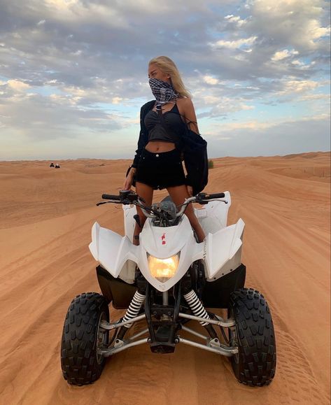 Instagram influencer Sophie Marstatt posing for insta pic on quad bike in Dubai desert Sand Dunes Outfit, Dubai Fits, Egypt Photos, Photoshoot Western, Wellness Influencer, Dunes Photoshoot, Sand Dunes Photoshoot, Dubai 2023, Dubai Outfit