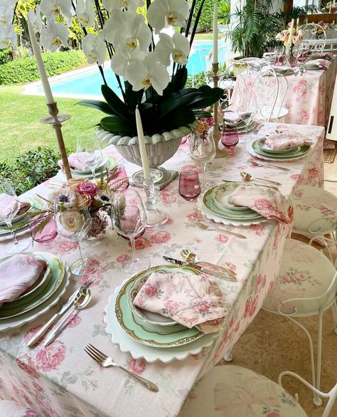 LoveShackFancy 🎀 (@loveshackfancy) • Instagram photos and videos Pink Princess Birthday, Green Tablescape, Pink Tea Party, Green Bridal Showers, Fairy Tea Parties, Dinner Setting, High Tea Party, Bridal Shower Tables, Bridal Shower Tea