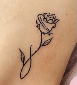 Simple Tattoo Stencils Outline For Women, Rose Outline Tattoo, Atrapasueños Tattoo, Little Rose Tattoos, Rose Tattoo Stencil, Simple Rose Tattoo, Side Wrist Tattoos, Rose Hand Tattoo, Tiny Wrist Tattoos