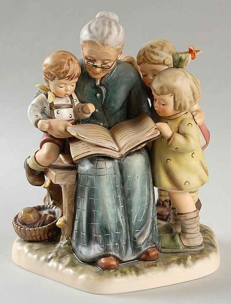 Hummel Figurines Vintage, Goebel Figurines, Hummel Figurines Antiques, Children Reading, Vintage Hummel, Goebel Hummel, Hummel Figurines, Antique Porcelain, Objet D'art