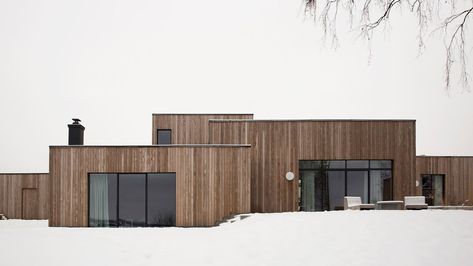 Gjøvik House By Norm Architects Scandinavian House Design Exterior, Scandinavian Exterior, Scandinavian House Design, Scandinavian Exterior Design, Norwegian Home, Cozy Winter Cabin, Cluster House, Interior Design Minimalist, Scandinavian Architecture