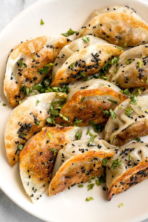 Ground Beef Potstickers, Beef Potstickers Recipe, Beef Dumpling Filling, Ground Beef Dumplings, Dumplings Recipe Beef, Beef Dumplings Recipe, Beef Potstickers, Potsticker Recipes, Stuffed Dumplings