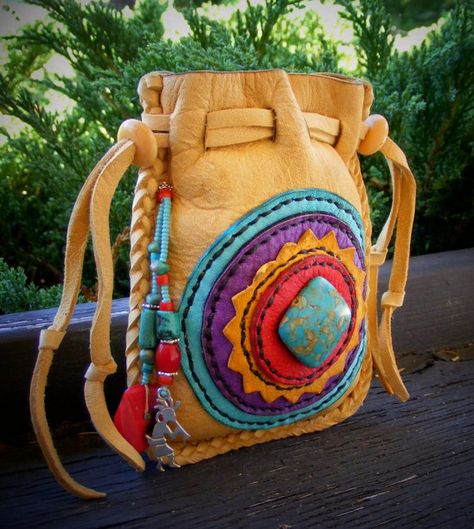 Medicine bag, concert purse, who can tell the difference? Concert Purse, Native American Medicine Bag, Spirit Bags, Leather Medicine Bag, Medicine Bags, Flute Player, Bag Inspiration, Estilo Hippie, Medicine Bag