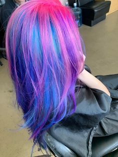 Blue And Pink Hair Curly, Purple With Pink Hair, Iro Iro Hair Dye, Hair Dye Ideas Streaks, Pretty Hair Dye Colors, Vivid Hair Color Short Bobs, Pink Hair Blue Highlights, Blue And Pink Hair Color, Pink And Blue Hair Dye Ideas