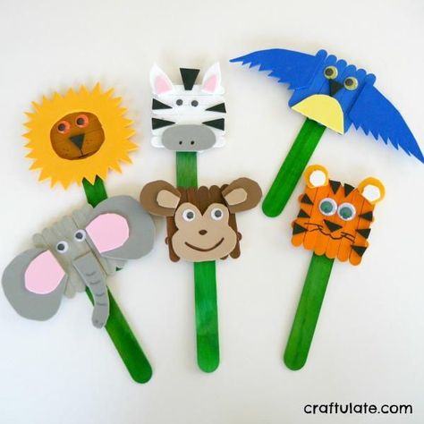 Popsicle Stick Animal Puppets | The kids can put on their own puppet show with this easy kid's craft! Animal Puppets, Puppet Crafts, Animal Crafts For Kids, Mason Jar Crafts Diy, Diy And Crafts Sewing, Kindergarten Crafts, Mini Craft, Popsicle Stick Crafts, Popsicle Stick