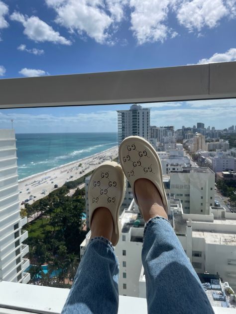 Miami style Miami fashion Gucci shoes Gucci Rubber Clogs Outfit, Rubber Clogs Outfit, Gucci Clogs Outfit, Gucci Clogs, Clogs Outfit, Rubber Clogs, Pretty Shoes Sneakers, Shoes Gucci, Style 2023