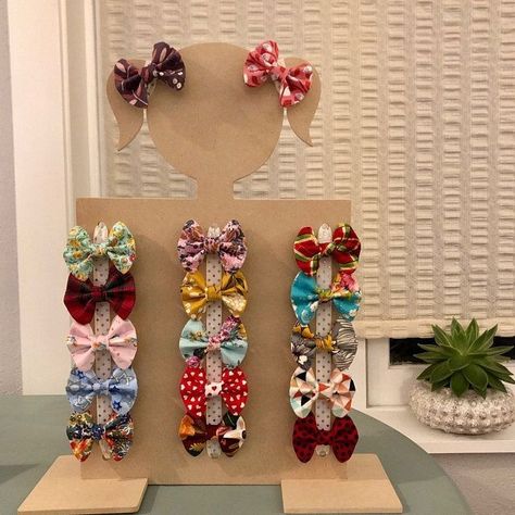 Useful Crafts, Kids Clothing Store Design, Hair Bow Display, Hair Accessories Display, Crafts For The Home, Doll Clothes Hangers, Bow Display, Wood Doll, Craft Booth Displays