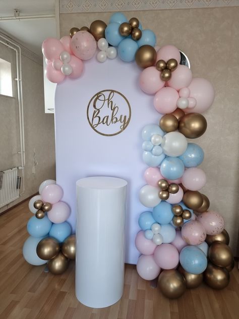 Backdrop genderreveal blue balloons pink balloons Pink Blue White Gold Balloon Garland, Gender Reveal Arch Backdrop, Pink And Blue Baby Shower Decorations, Gender Reveal Table Set Up, Gender Reveal Backdrop Ideas, Baby Backdrop Ideas, Blue Baby Shower Decorations, Gender Reveal Backdrop, Golden Balloons