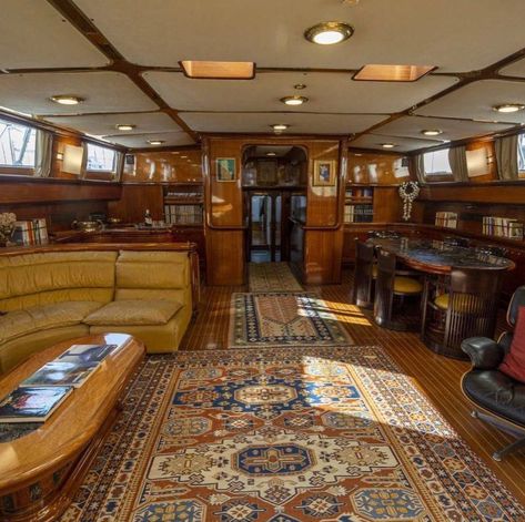 Wooden Boat Interior, Vintage Yacht Interior, Living On A Boat Aesthetic, House Boat Aesthetic, Boathouse Aesthetic, Houseboat Aesthetic, Vintage Sailing Aesthetic, Houseboat Living Interiors, Yatch Interiors