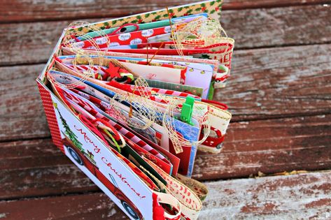 December Daily Junk Journal, Christmas Card Junk Journal, Christmas Art Journal, Junk Journal Christmas, Christmas Journal Ideas, Christmas Junk Journal, Christmas Junk Journal Ideas, Junk Journal Cover Ideas, Christmas Addition