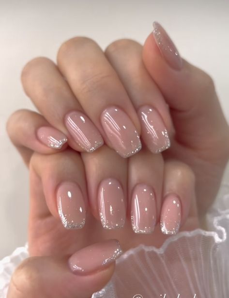 Nude Nails With Glitter, French Tip Nail Designs, Nude Nail Designs, Nagel Tips, Smink Inspiration, Work Nails, Casual Nails, Sparkle Nails, Neutral Nails