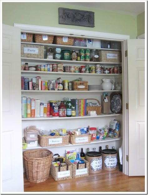 really like this one - using baskets to organize little things and in hard to reach areas Dollar Store Organizing Ideas, Pantry Organization Baskets, Pantry Interior, Pantry Closet Design, Coat Closet Organization, Organized Pantry, Bathroom Organization Diy, Pantry Closet, Kitchen Organization Pantry