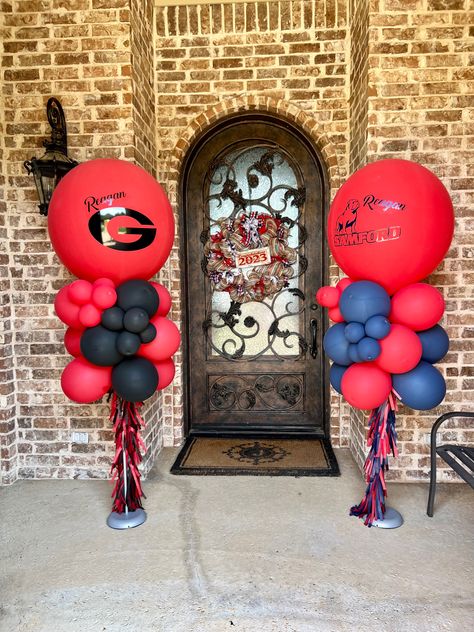 Send Off Party Ideas, College Balloons, Trunk Party, College Party, Graduation Balloons, College Parties, Large Balloons, Graduation Parties, Balloon Sculptures