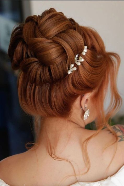 Red Hair Updo, Royal Hairstyles, Goldie Locks, Bridal Hair Buns, Bridal Hair Updo, Beauty Tricks, Peinados Fáciles Para Cabello Corto, Wedding Hair Inspiration, Hair Stylist Life